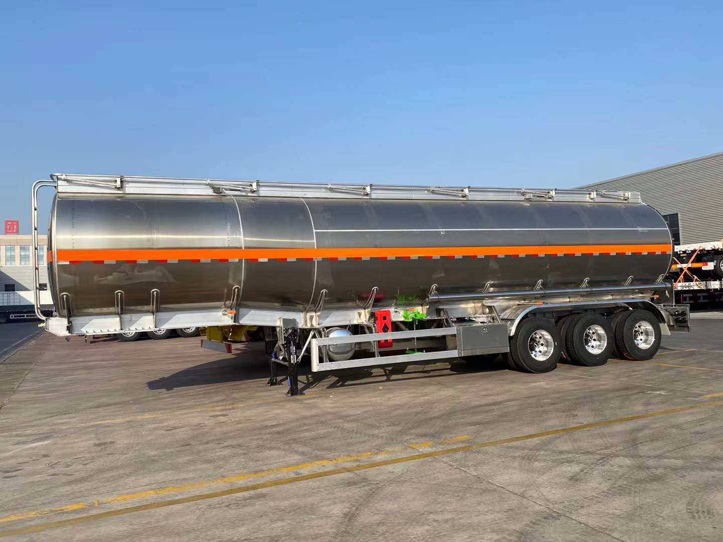 45cbm 3 axles aluminum tanker semi trailer ay handa na para sa paghahatid sa gitna-silangan bansa