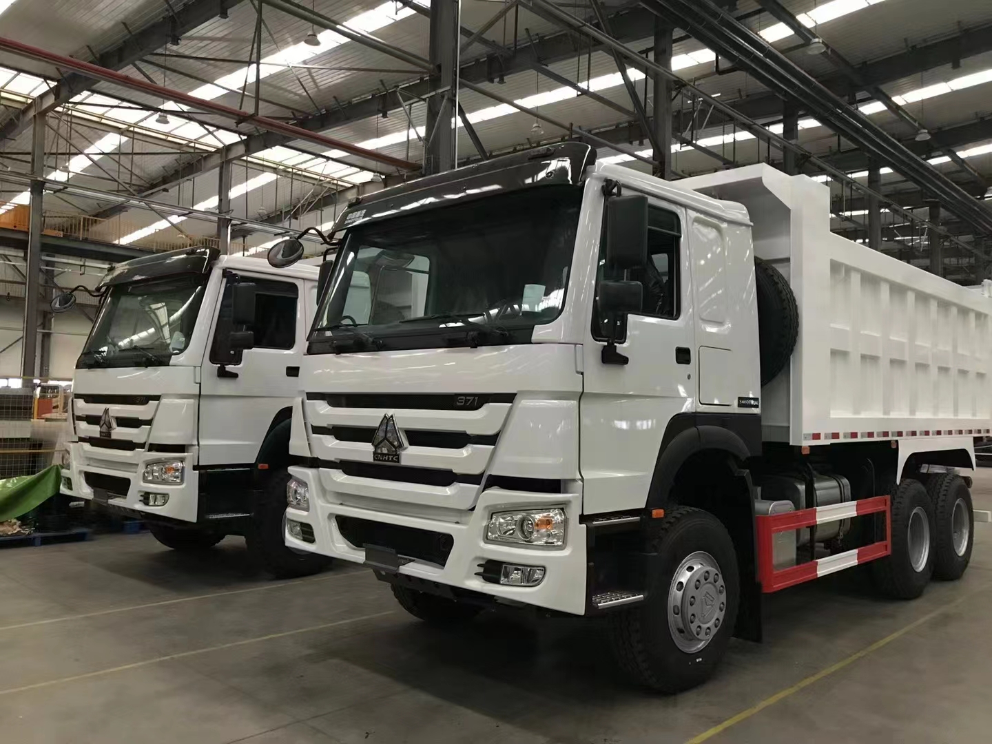 HANDA NA ANG SINOTRUK HOWO 6*4 DUMP TRUCK PARA Ihatid